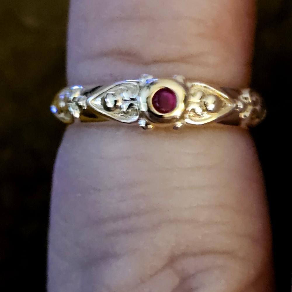 10K Yellow Gold Ruby Toe Ring, Beautiful Scroll Work, NWT